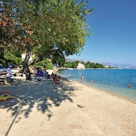 Apartamento Stunning In Kastel Luksic With Wifi